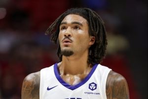 还装职业球员🤬席菲诺21分钟4中0未得分 仅拿2板1断&6次犯规