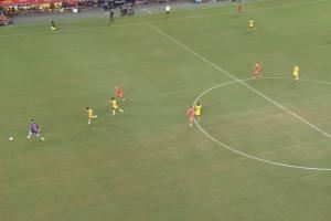 白给！齐米卡斯回传+玛玛达没停到，奥卡福笑纳空门大礼！