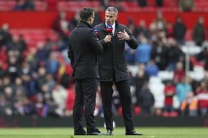 泰晤士报：尽管在节目上经常争执，但卡拉格和内维尔私交甚好