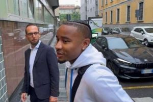 米兰新闻网：恩昆库抵达米兰诊所，接受AC米兰体检