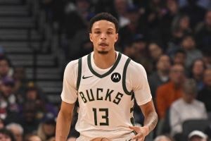 开窍！罗林斯首节3分钟3中3贡献8分 三分2中2